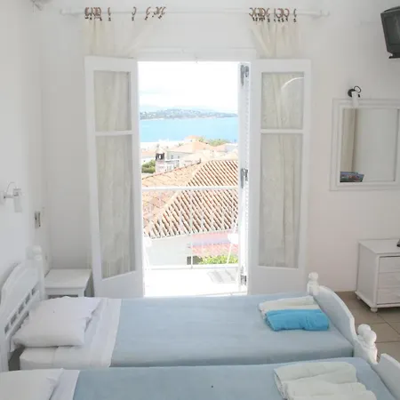 Ostrella, Vacations With Seaview