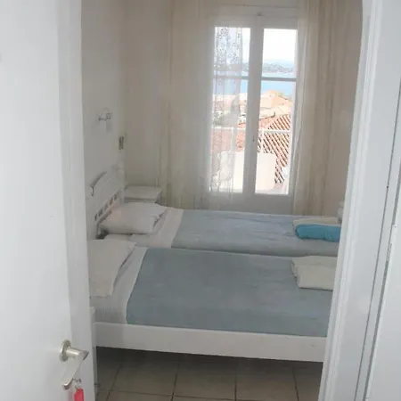 Ostrella, Vacations With Seaview Guest house